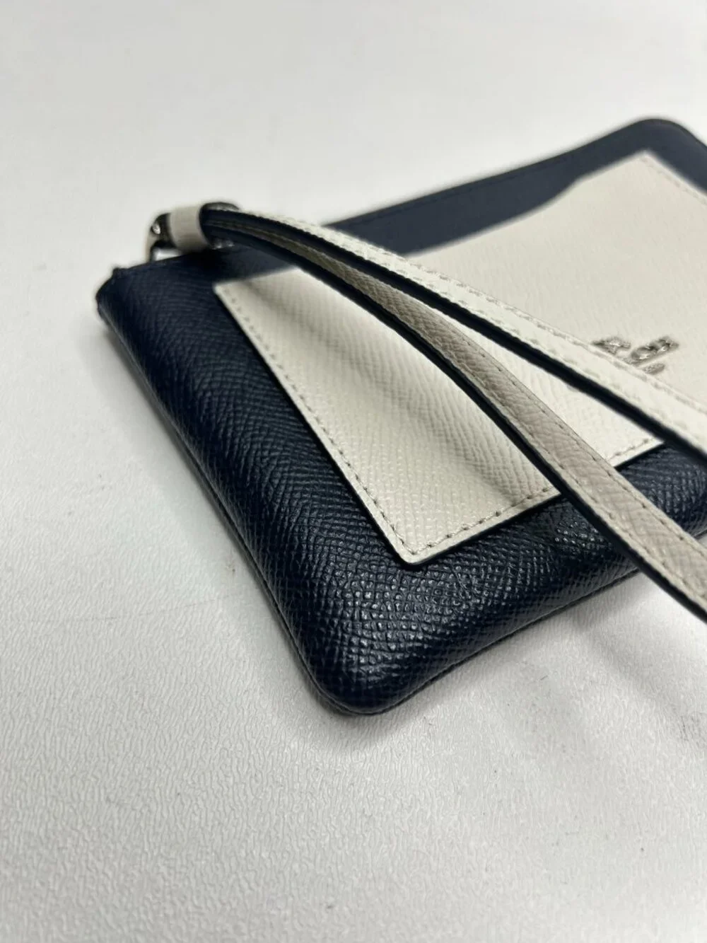 COACH Wristlet F86924 Midnight/Chalk Colorblock